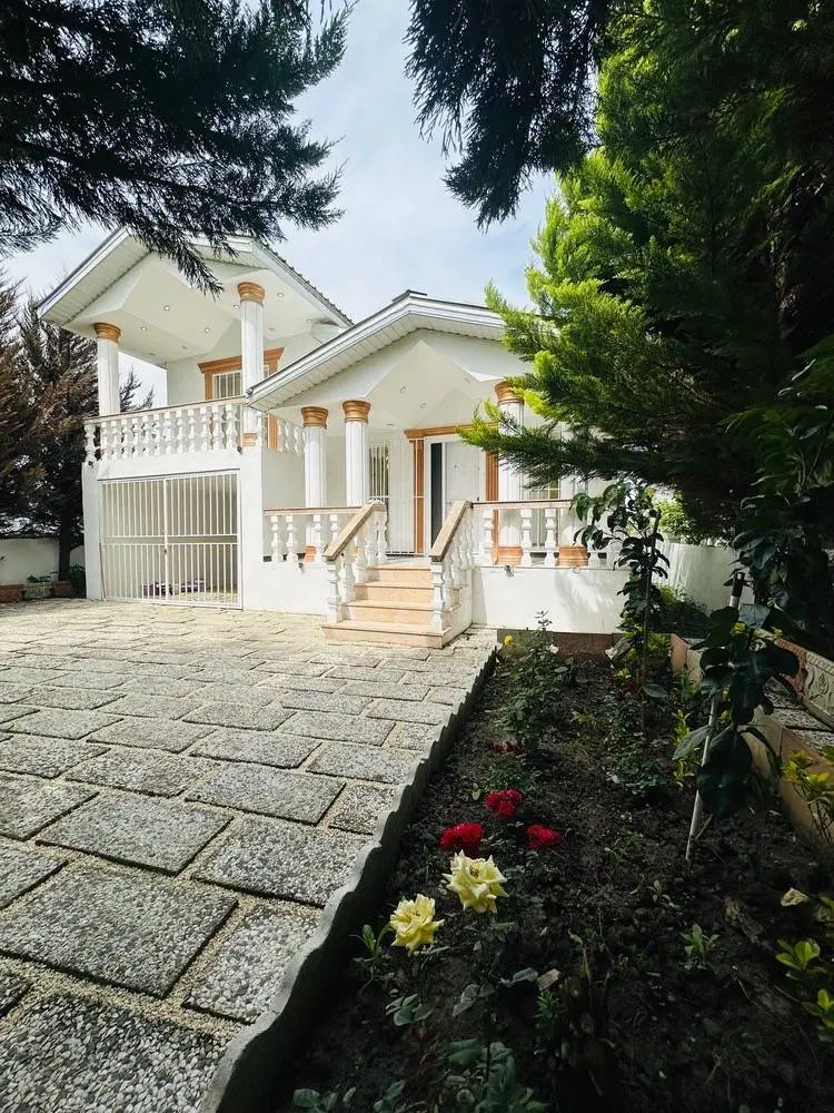 ویلاباغچه سنددار۲۴۰متری مبله چمستان عجله کن