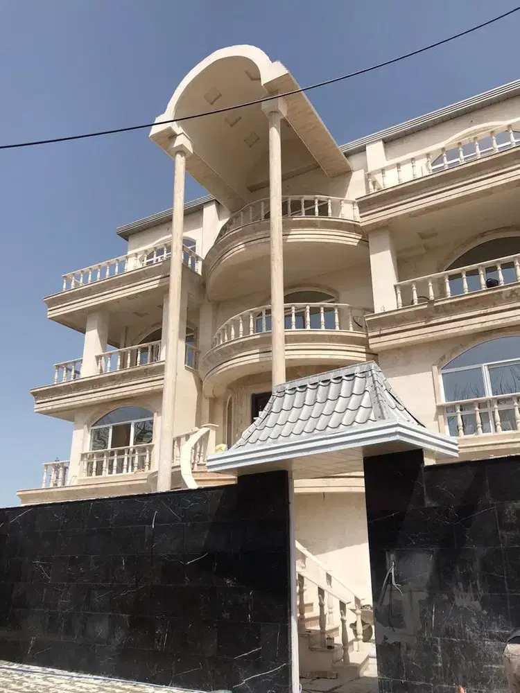 ۳۲۰ متر زمین ۶۱۰ متر بنا در ۴ طبقه  بسمت دریا