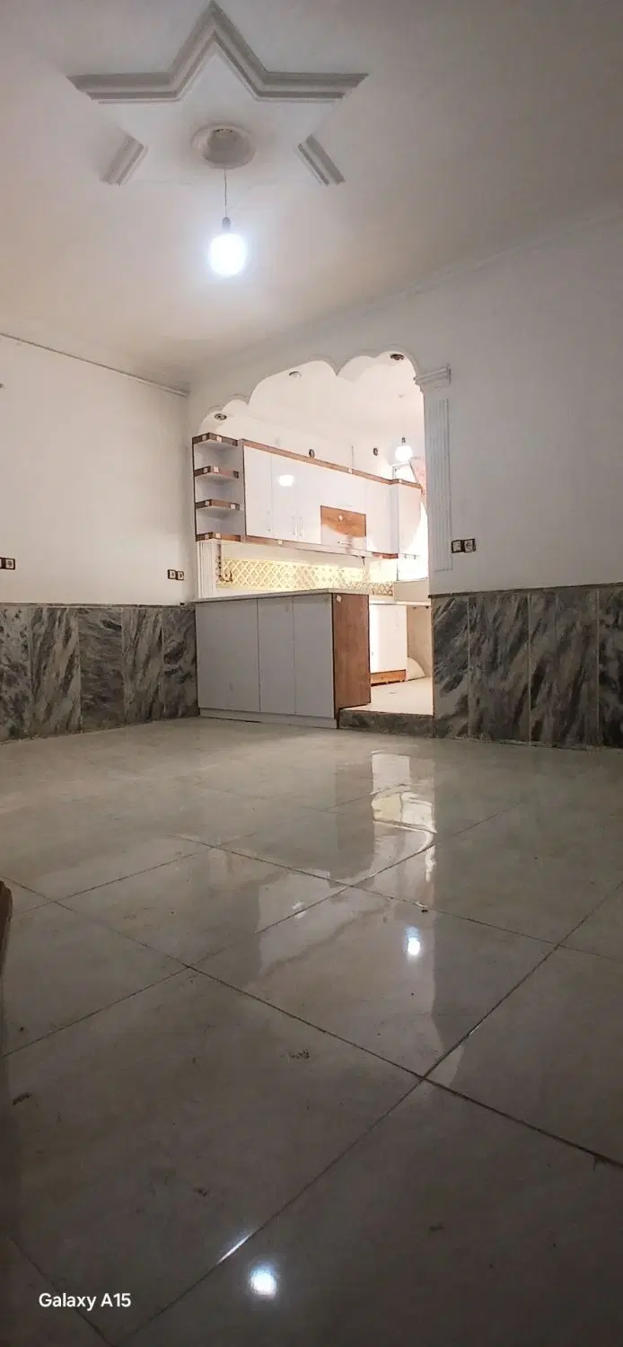 خانه ویلایی با مغازه 15 متری حاشیه طبرسی 58