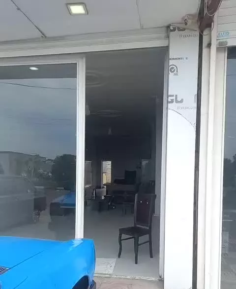 یک باب مغازه متراژ ۹۰