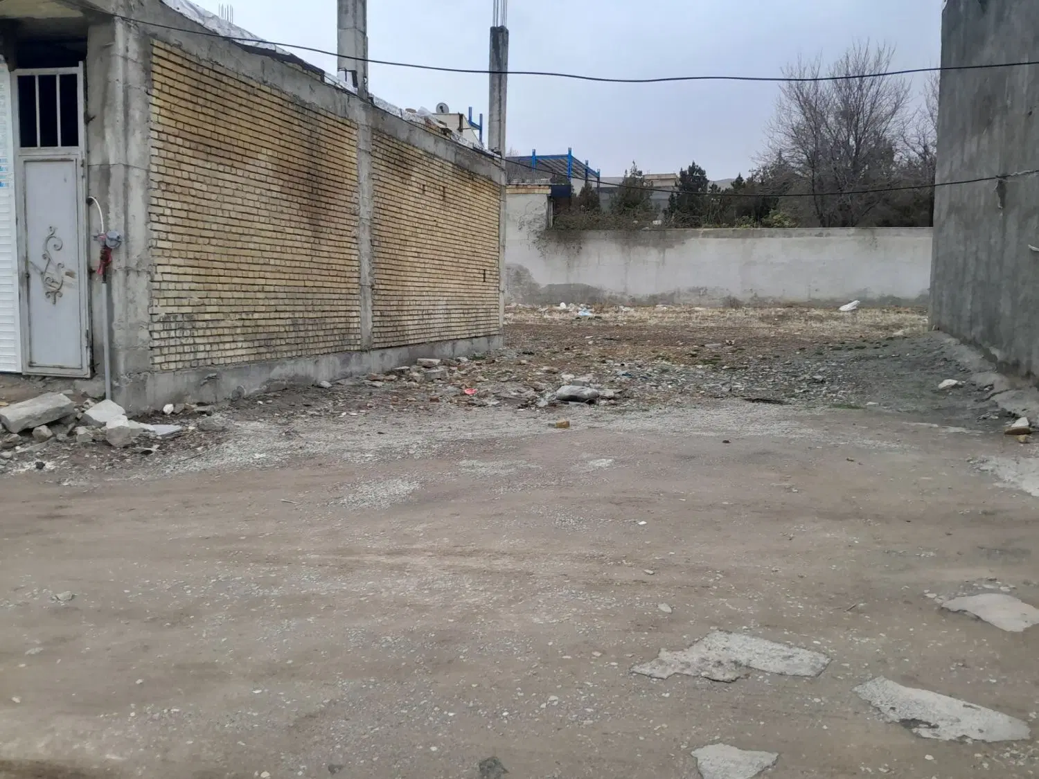 زمین مسکونی چشمه سفید