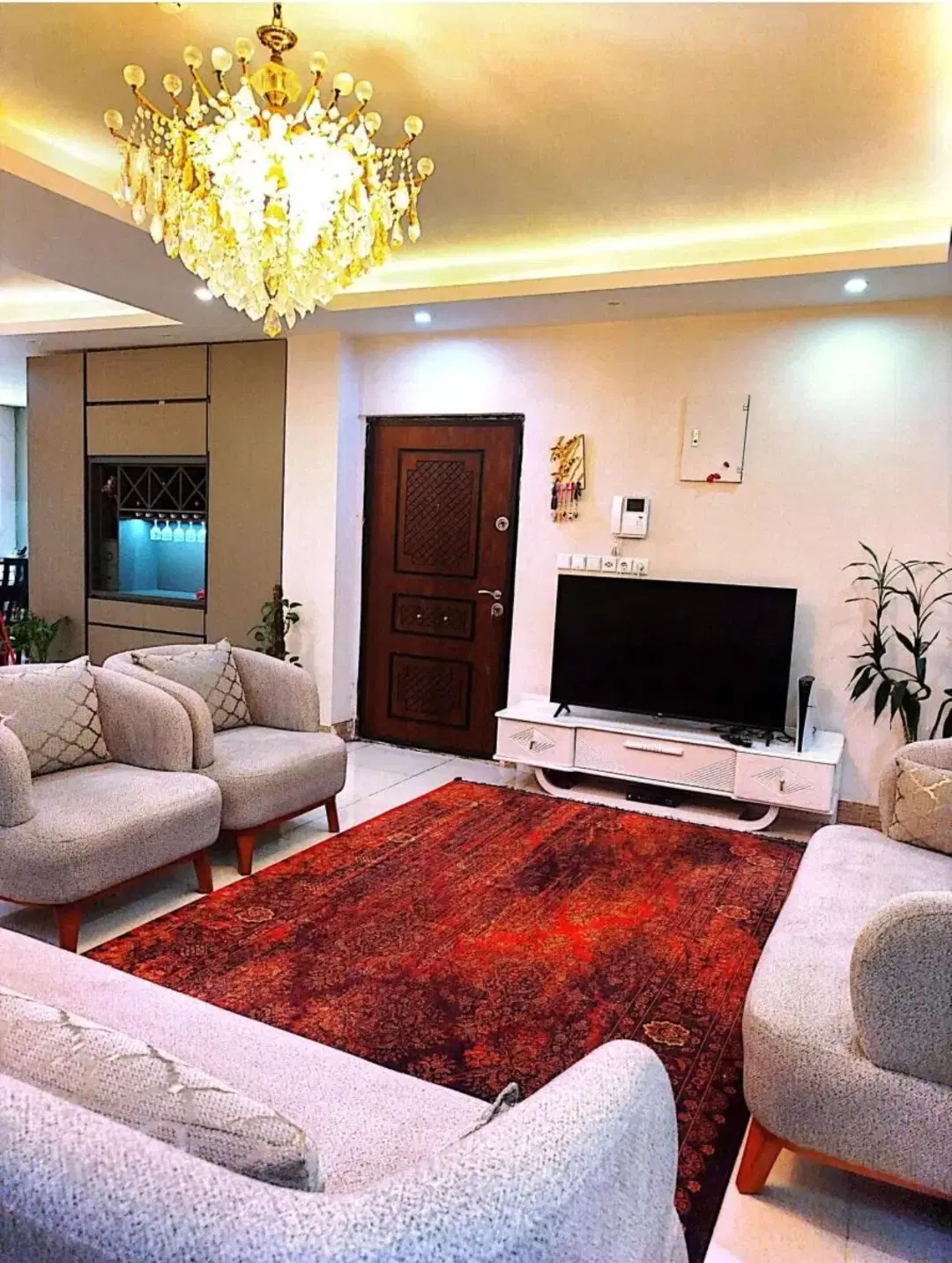 فروش‌ویلایی242متری_لاکچری‌وشیک_موقعیت‌استثنایی
