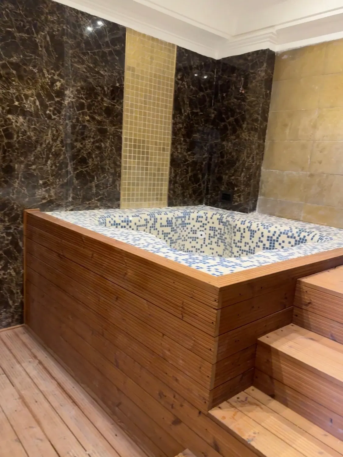 ۴۸۷ متری نیاوران
