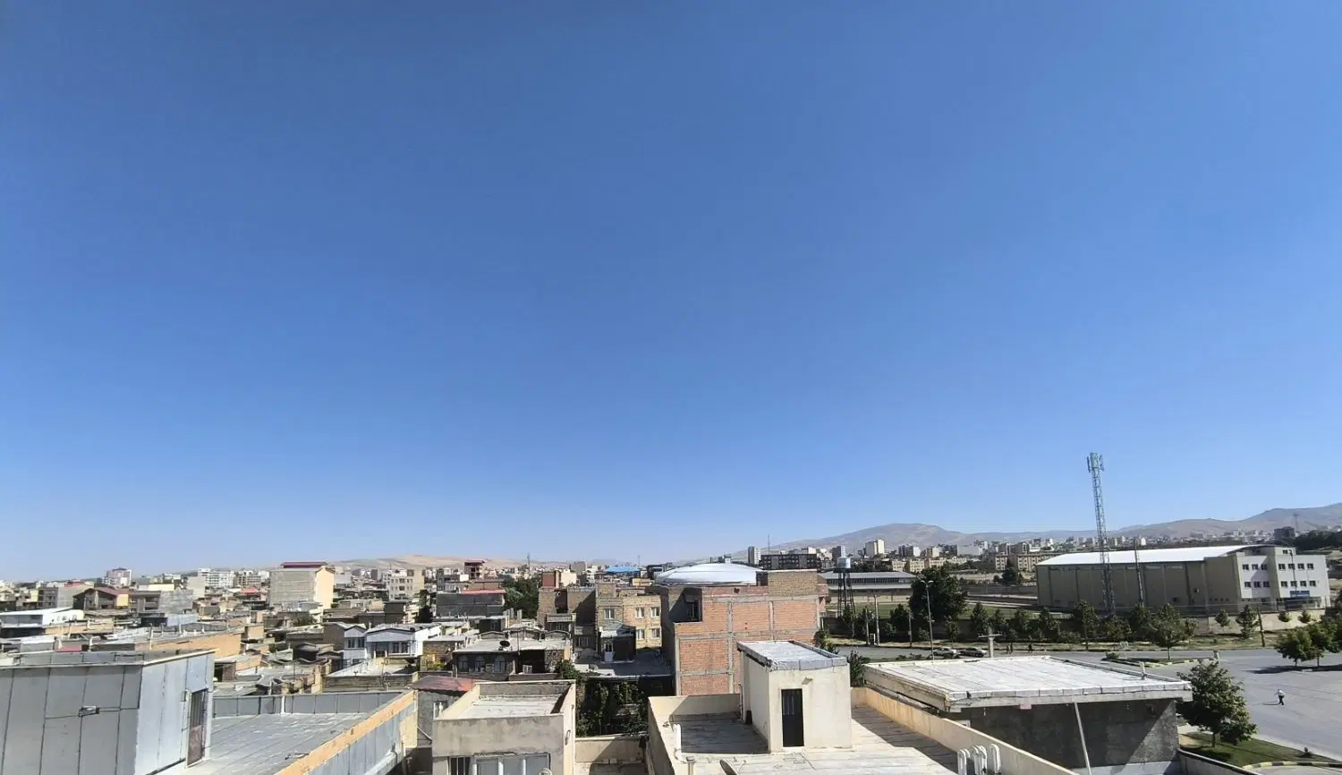 آپارتمان ۱۰۰ متری ابتدای خاقانی