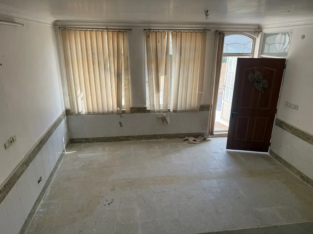 ۹۰ متری انسجام حیاط