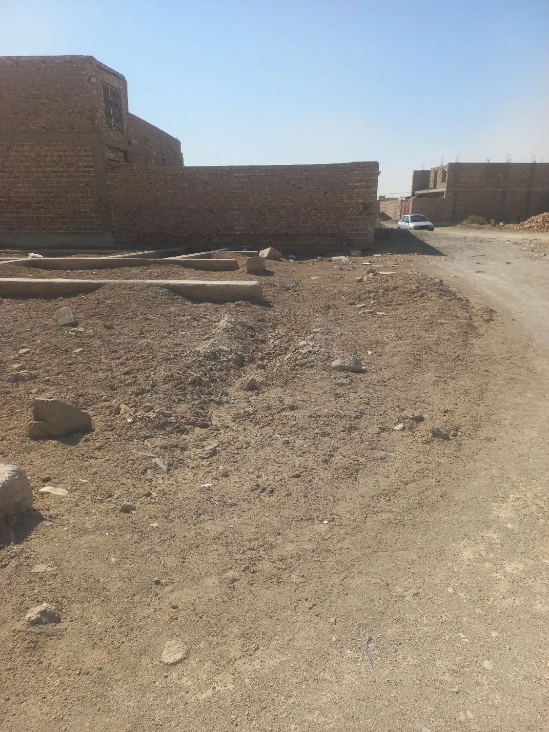 زمین مسکونی تجاری سردونبش خوش قواره پشت هنرستان