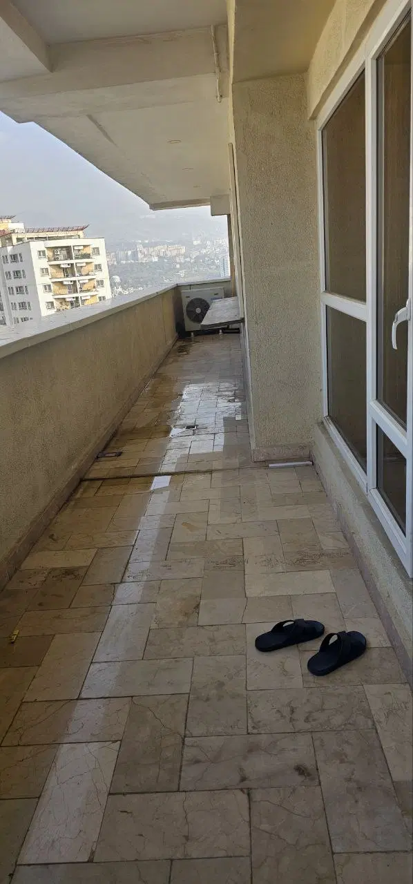 ۱۲۰ متر با ۳۰ متر بالکن ۲ خواب برج آفتاب شهرک چشمه