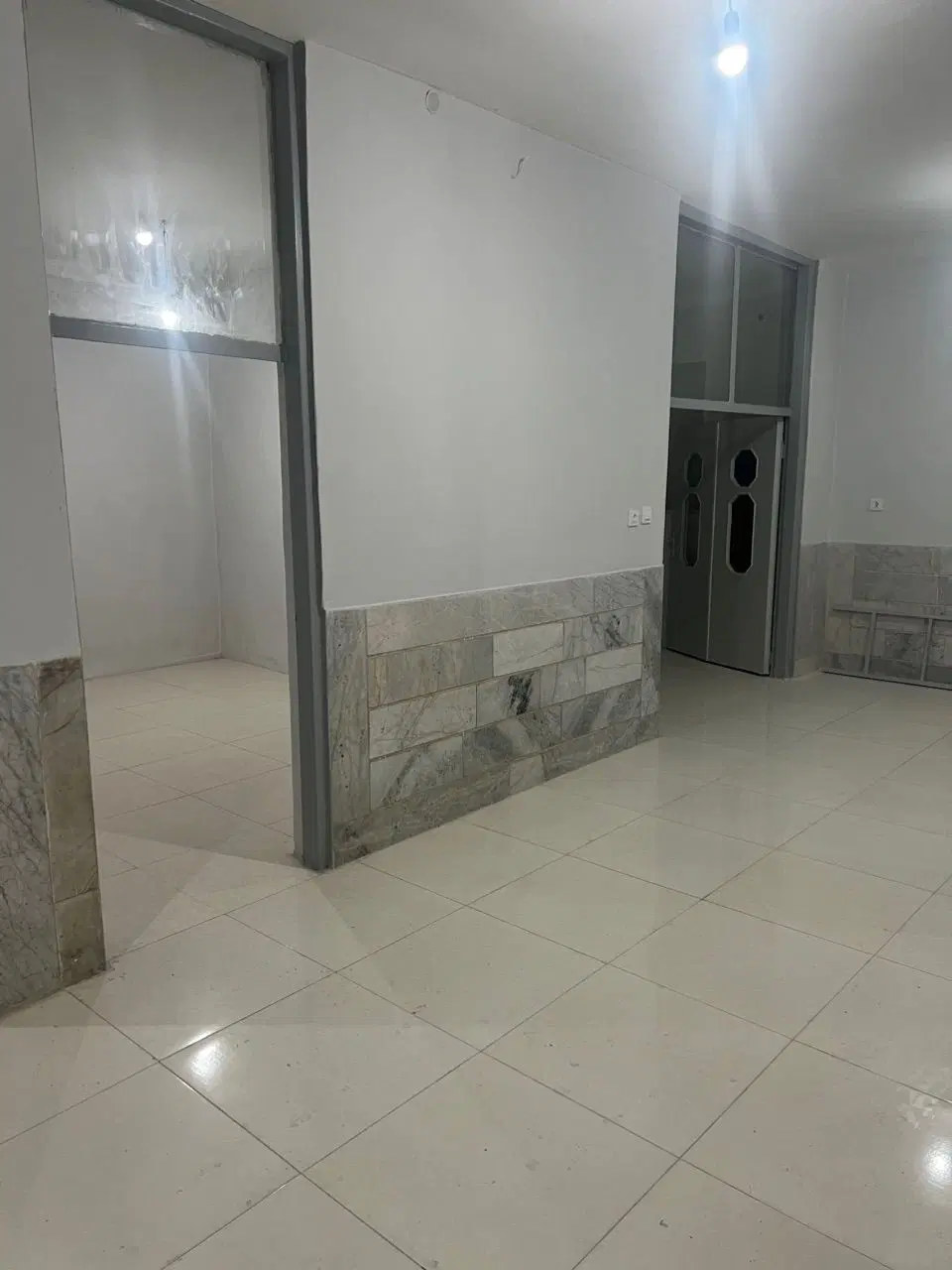 رهن و اجاره ۲۰۰متر خانه ویلایی با پارکینگ منطقه یک