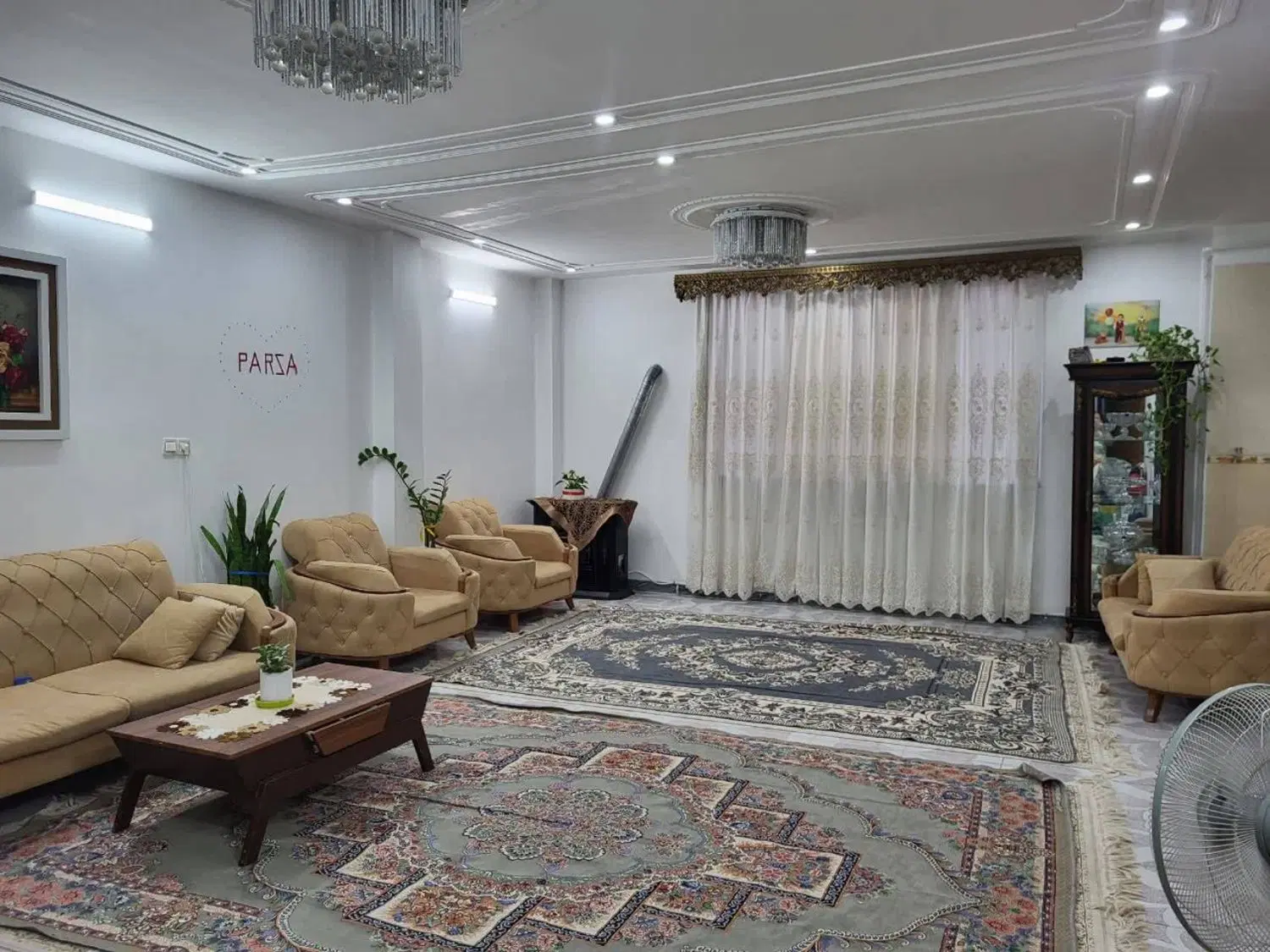 طبقه92متری زیبا با پارکینگ وبالکن در کوچه دادگستر
