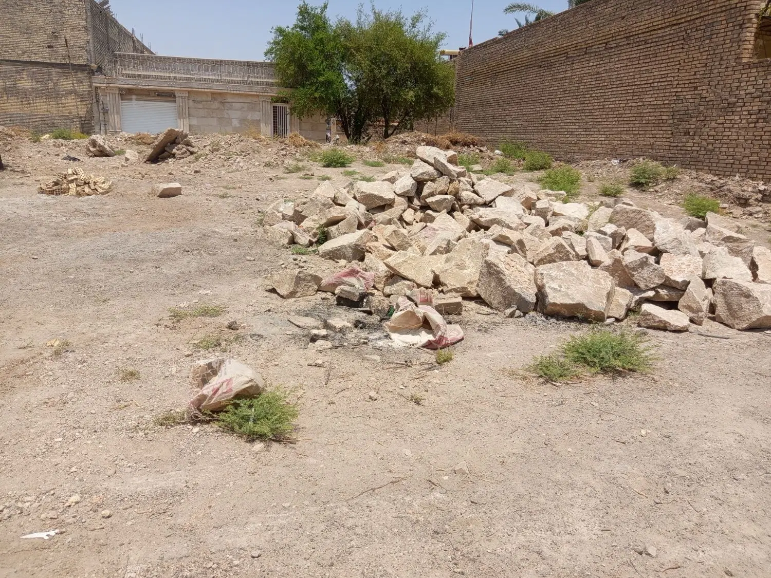 یک قطعه زمین واقع در فلکه احمدزاده_بنگاه والفجر