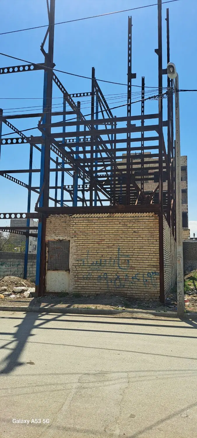 ساختمان نیمه اماده