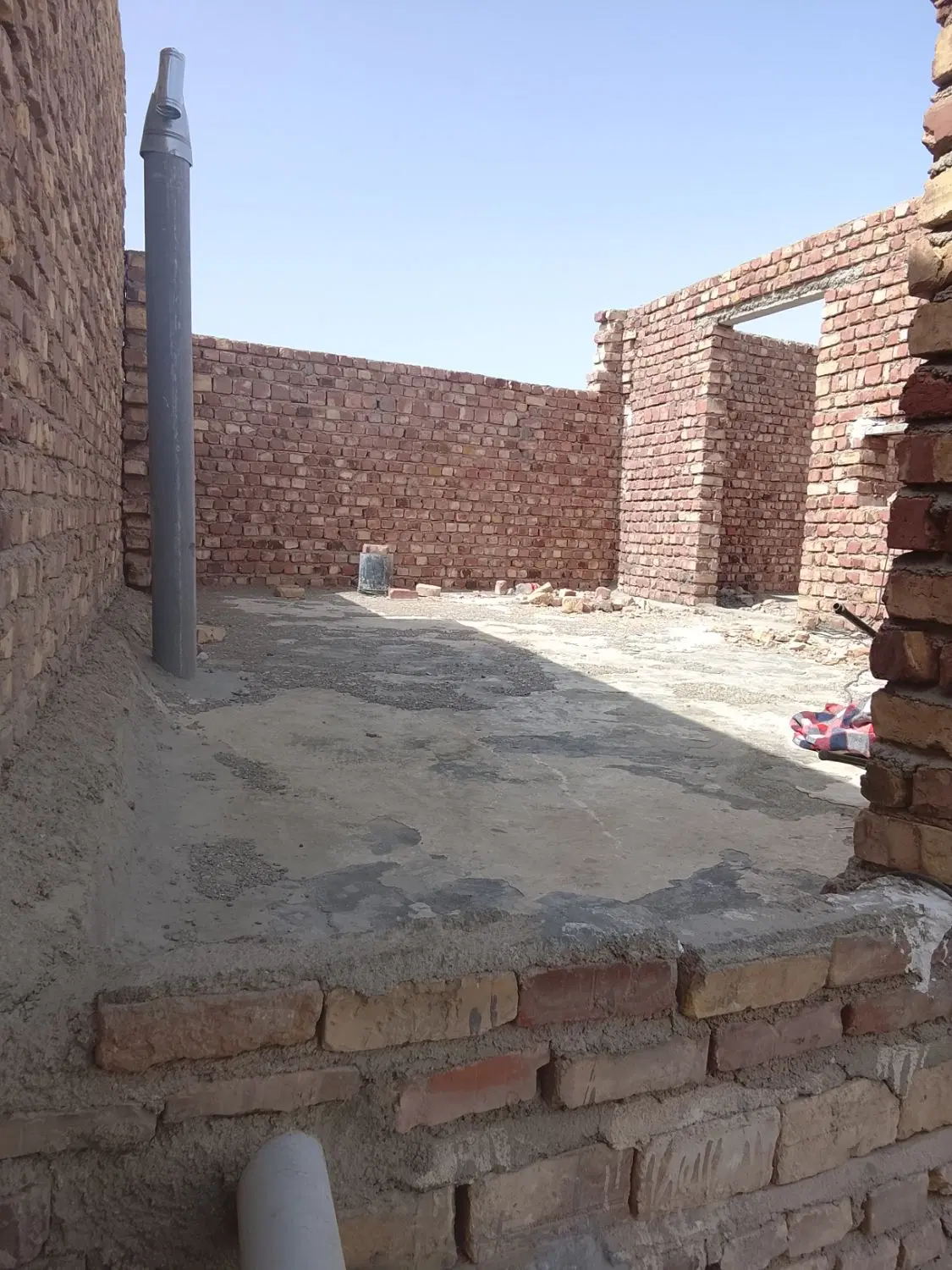 خانه نیمه کار اجاره رایگان
