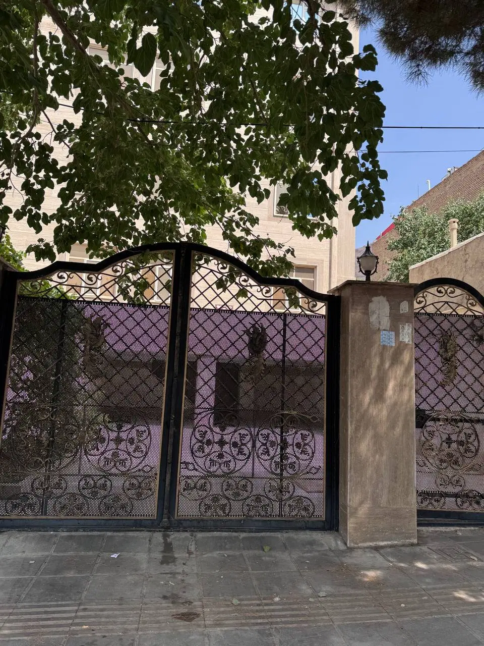 واحد ۱۰۰ متری نراق بهترین لوکیشن