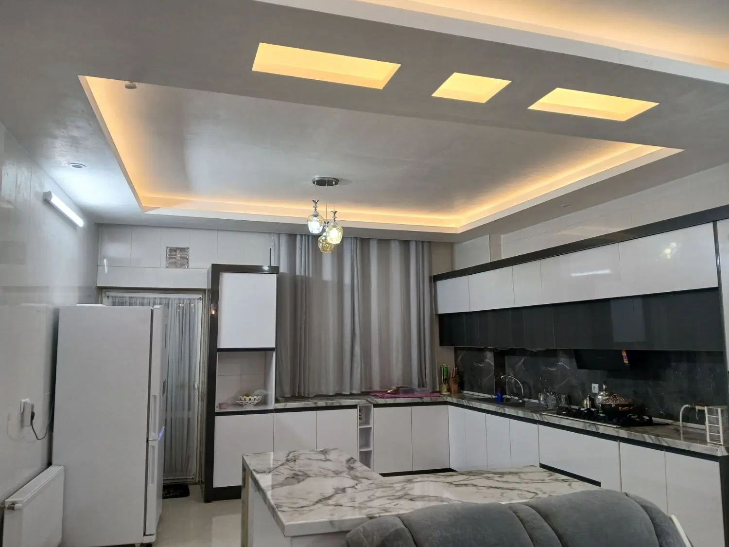 آپارتمان سه خواب نور ۶ ورودی مجزا(اجاره)