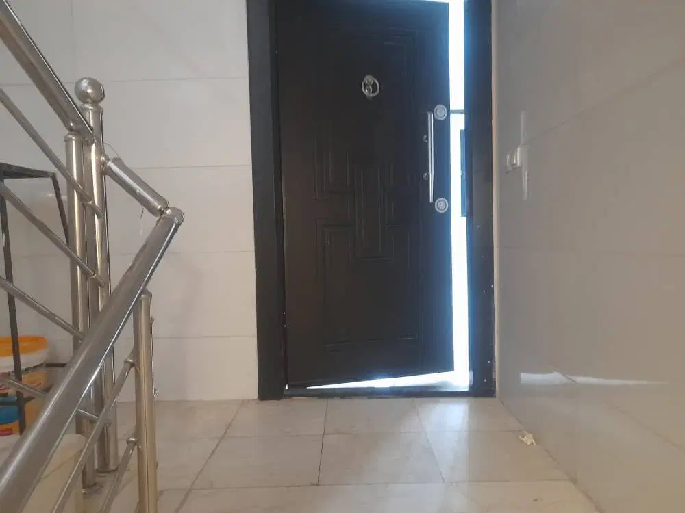 فروش یک واحد از ساختمان دو طبقه تک واحدی