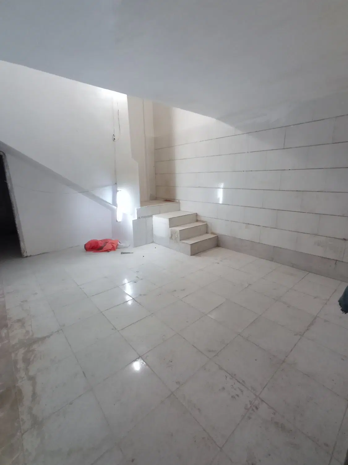 اجاره زیرزمین در پاساژ گل سرخ