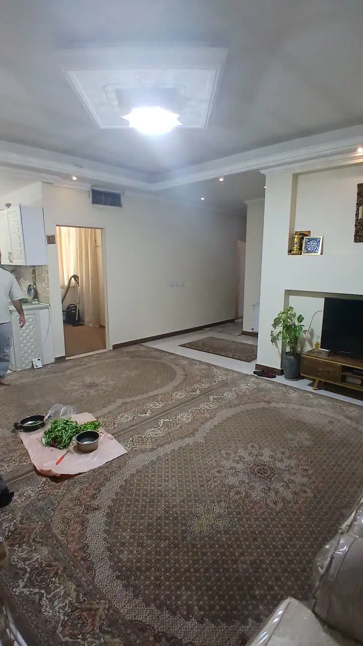 67متر دوخواب خوش نقشه سالن مبل خور آسانسور