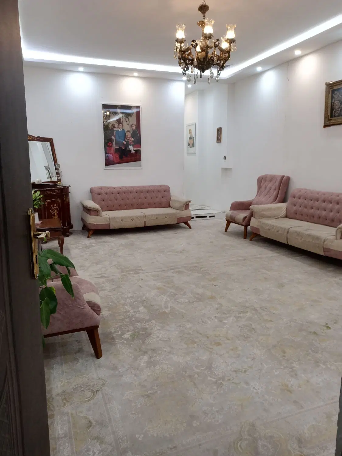 آپارتمان ۱۲۰متر۲خواب طبقه سوم حاشیه زمان توس ۷۰