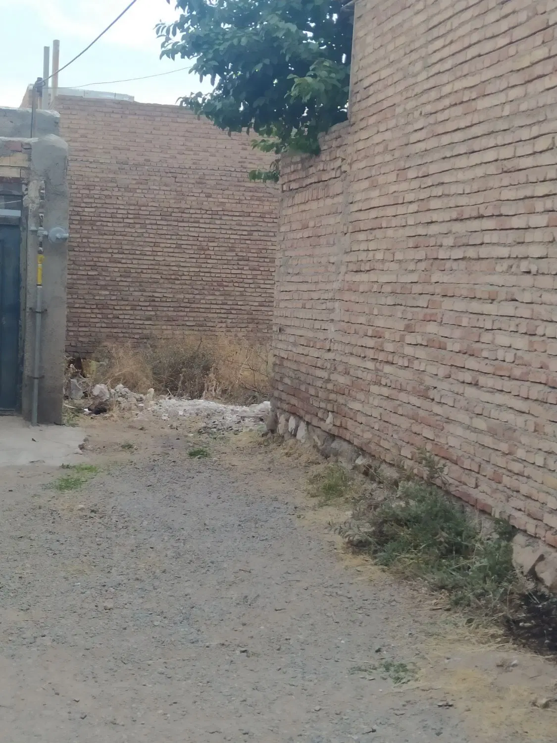 یک قطعه زمین مسکونی