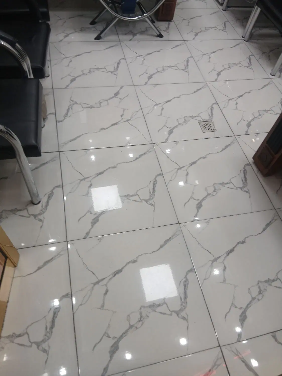 اجاره‌ مغازه ۱۸متر بری خیابان عباسی