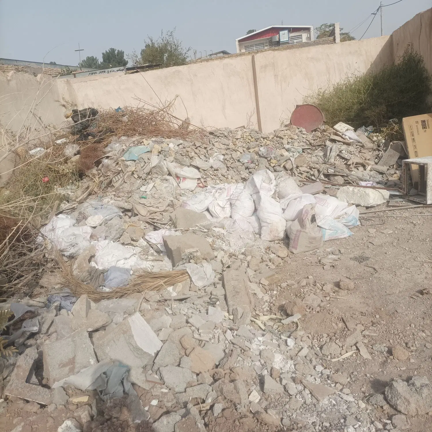 یک قطعه زمین بفروش میرسد