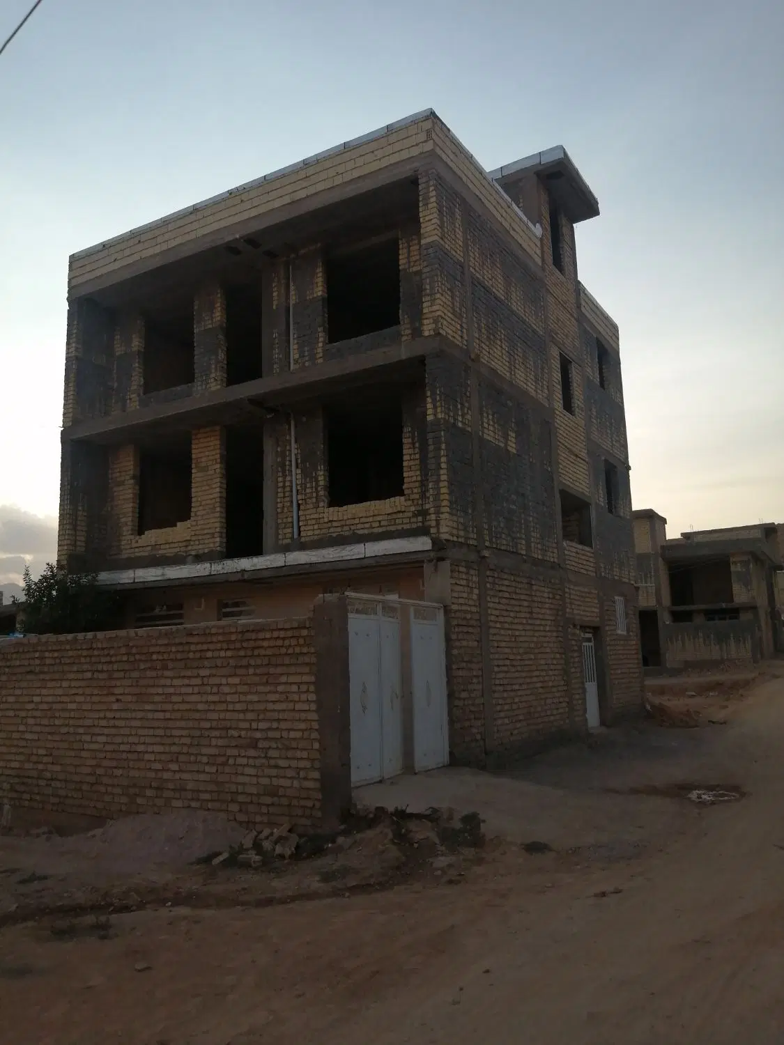 اسکلت قصر قمشه