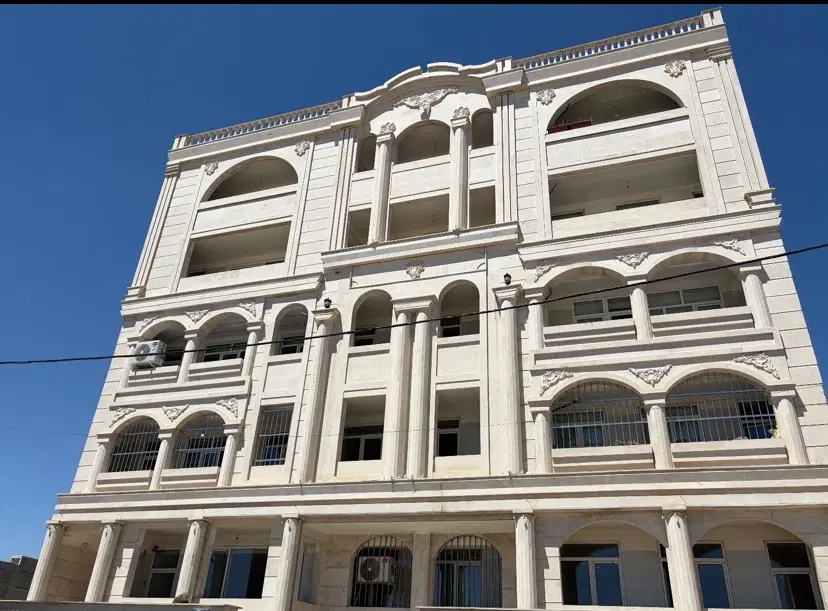 آپارتمان ۱۰۰متری رو به نما غرق در نور جهان آرا