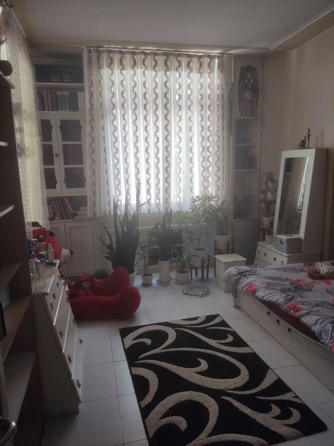رهن کامل۱۳۰ متری طبقه اول مجموعه گلها