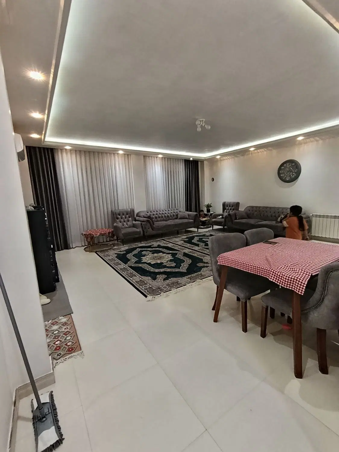 خانه ومحوطه