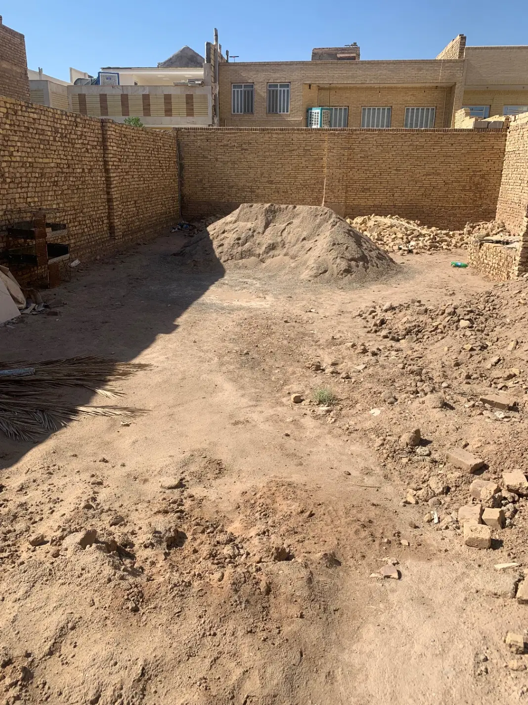 زمین سرچشمه زارچ