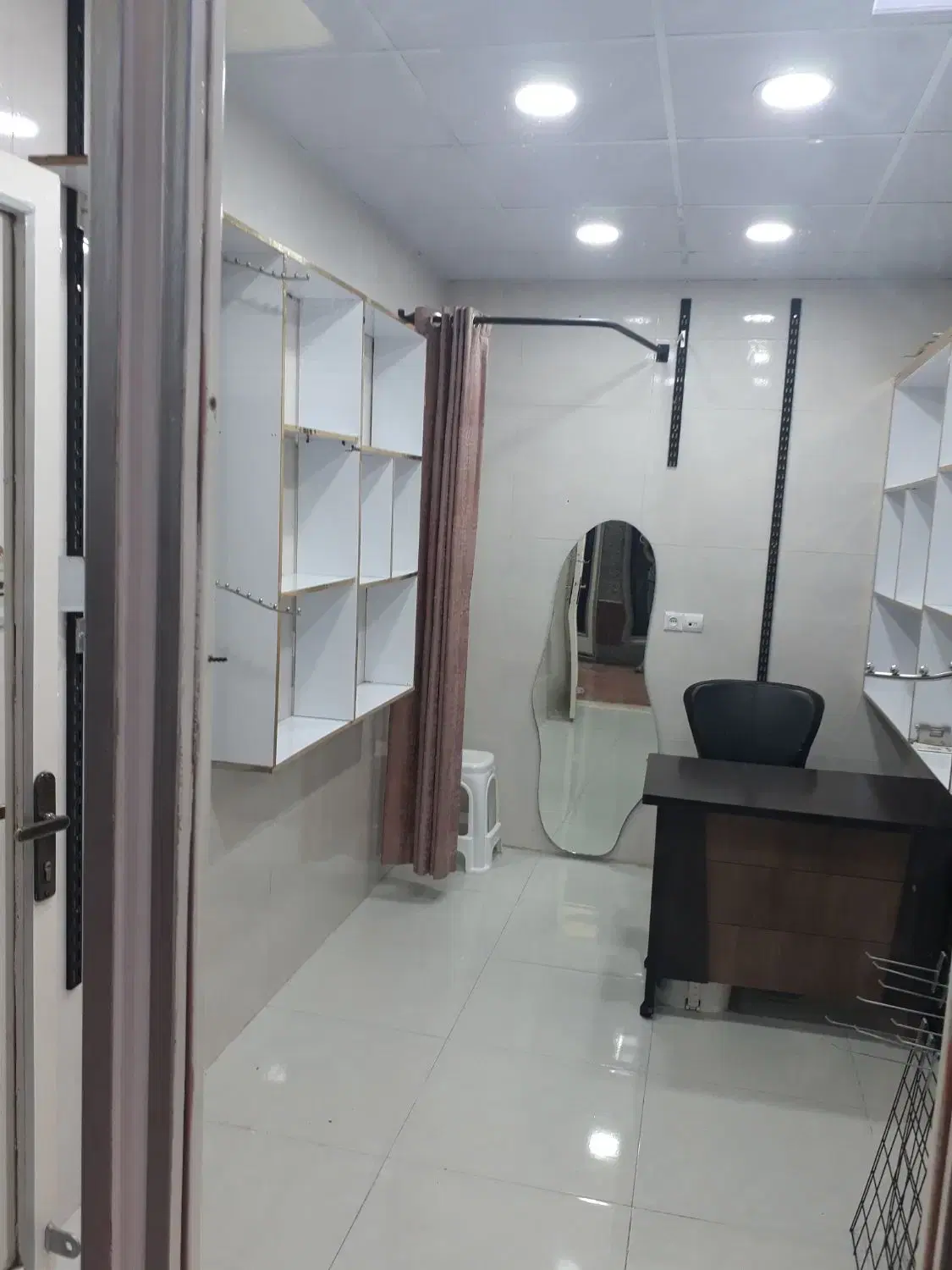 مغازه ۱۱ متری پاساژ زرافشان
