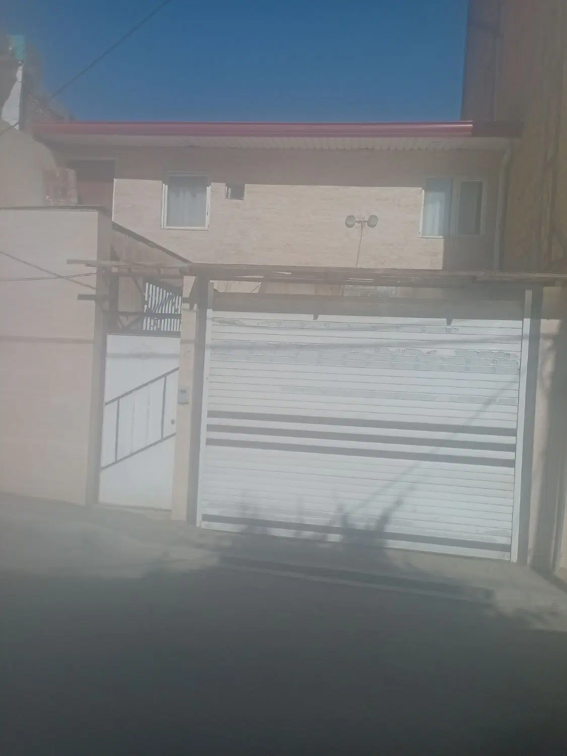خانه‌ویلایی‌ماشین‌رودرکرکره‌برقی