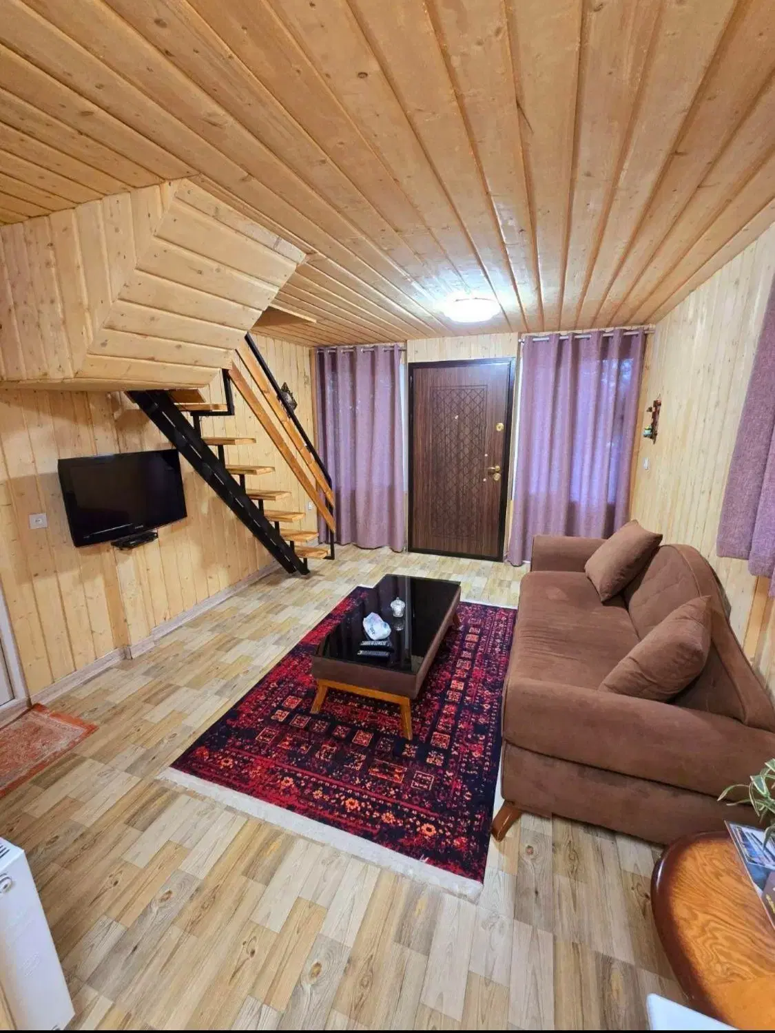 اجاره کلبه سوئیسی چوبی تتکابن