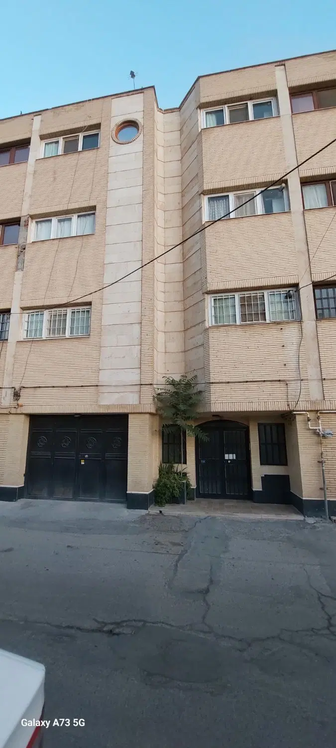 ۳ واحد آپارتمان یکجا . قابل معاوضه
