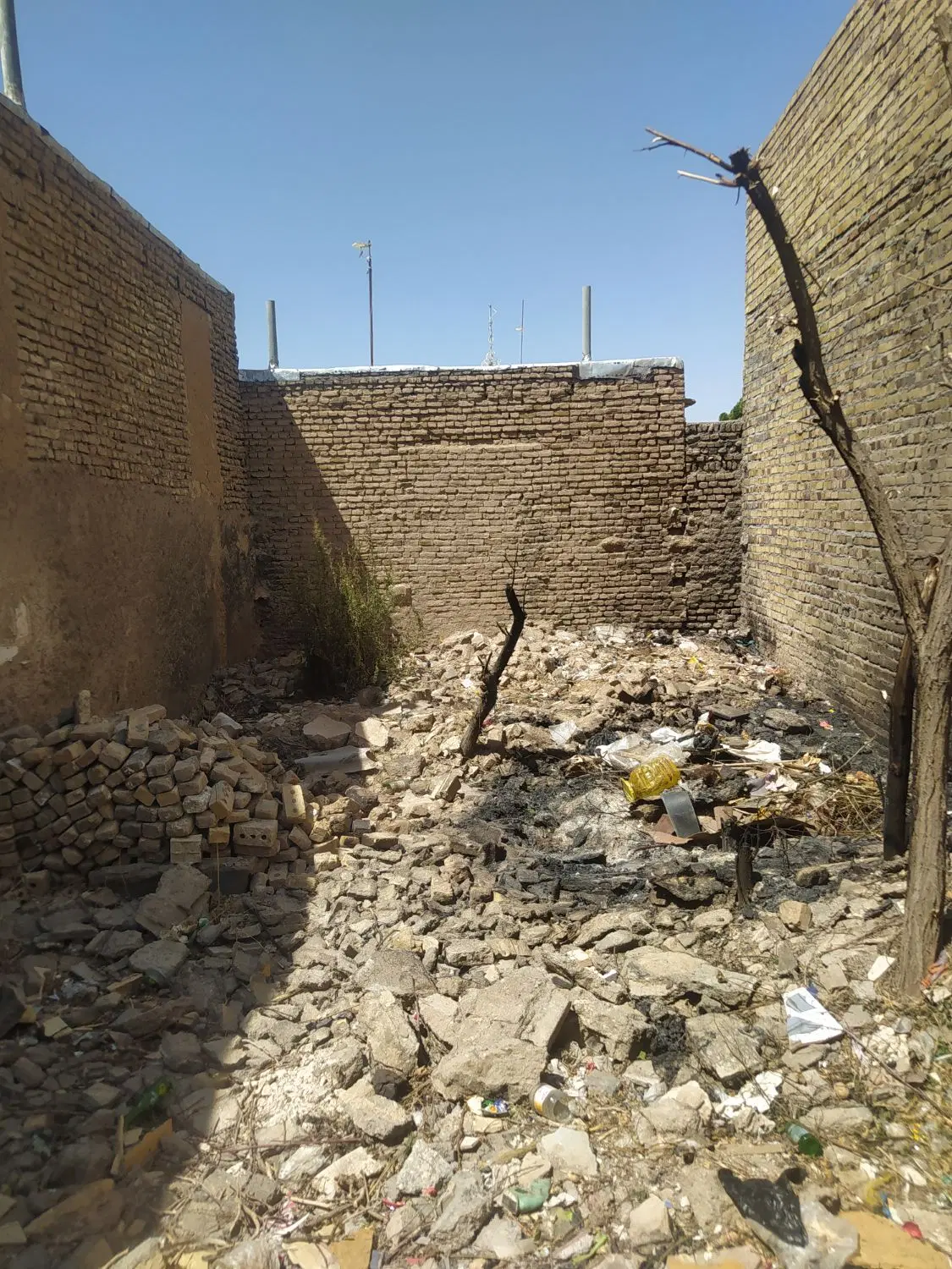 زمین فروشی
