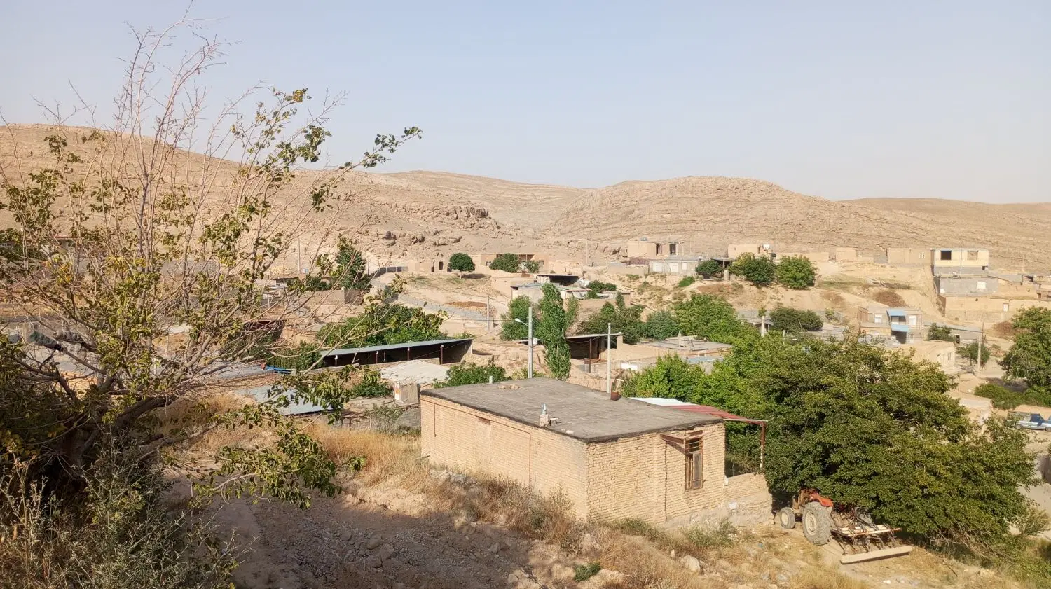 خانه و زمین داخل بافت روستای زیبا