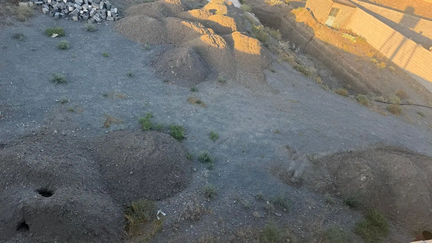 زمین سند ملکی با انبار با برق ۳ فاز دارای دو ممر