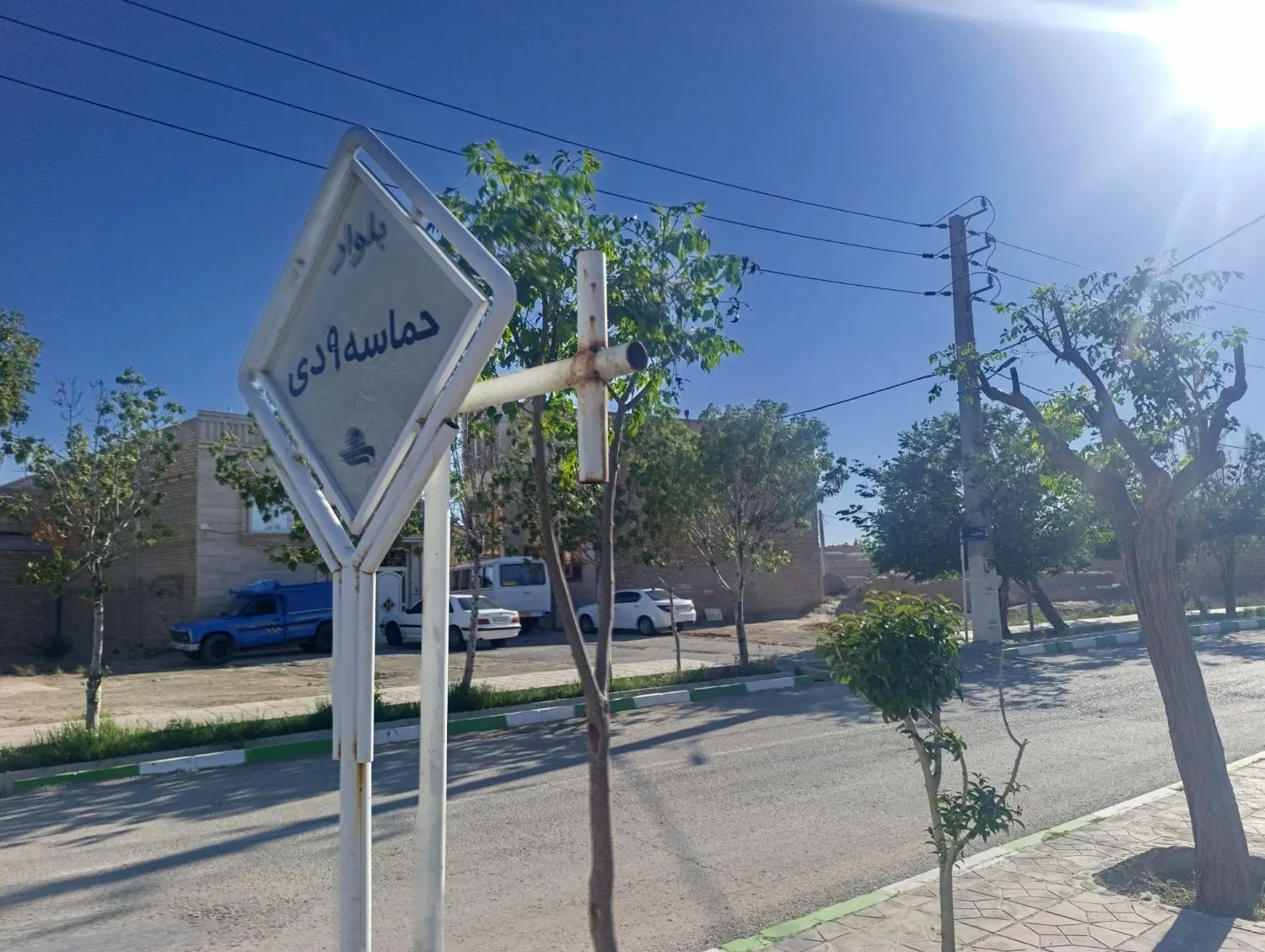 یک قواره زمین دوبر ، نبش کوچه