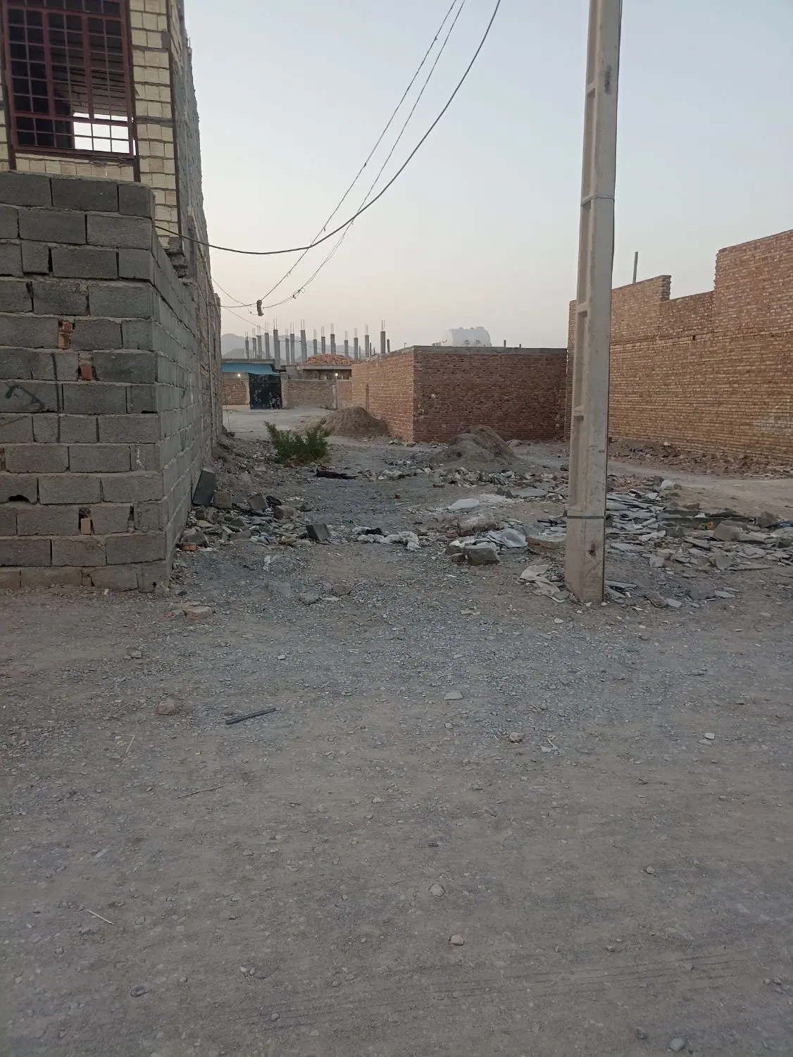 زمین سیادک