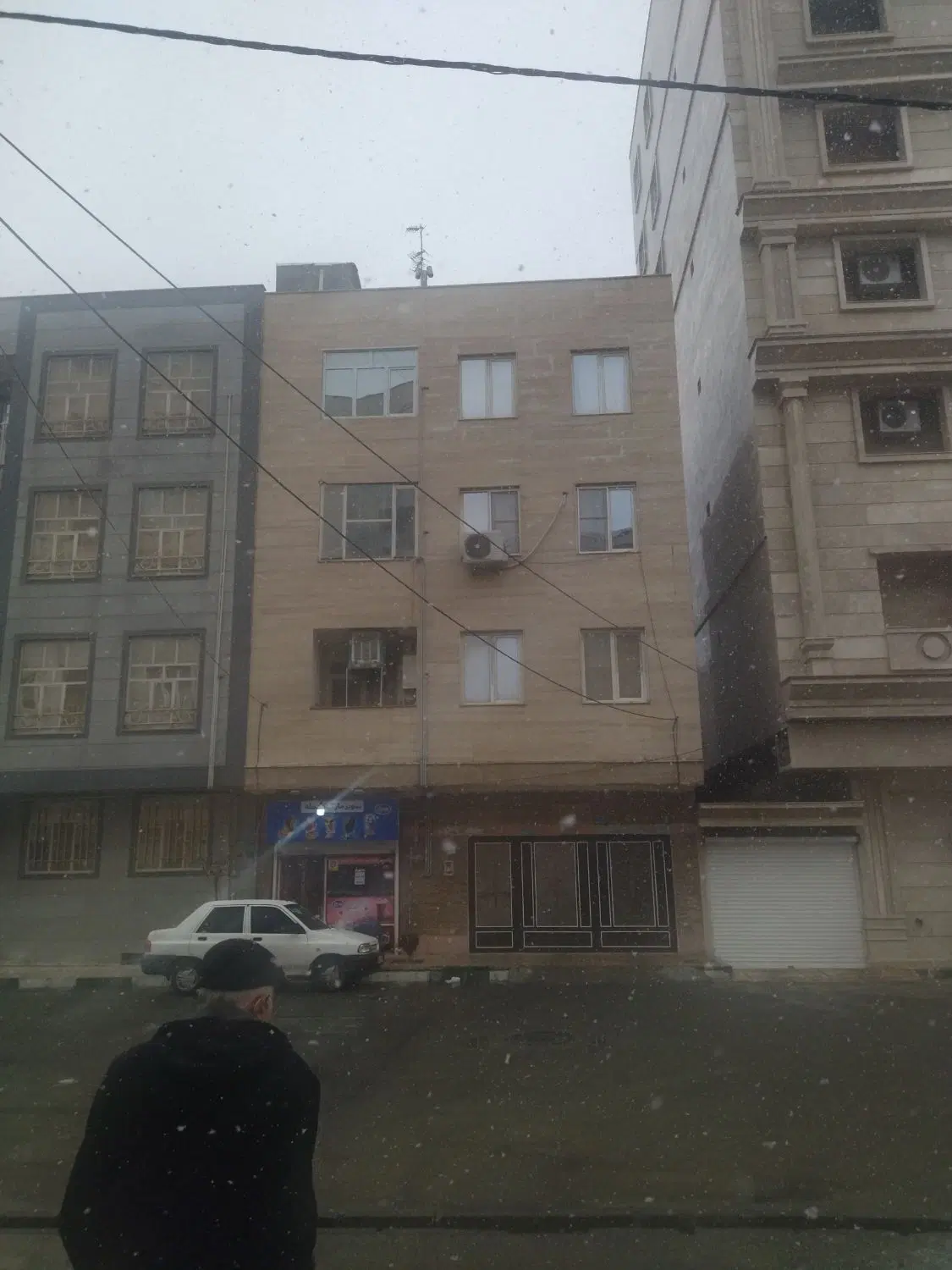 70متری میدان مادر خیابان ورزش