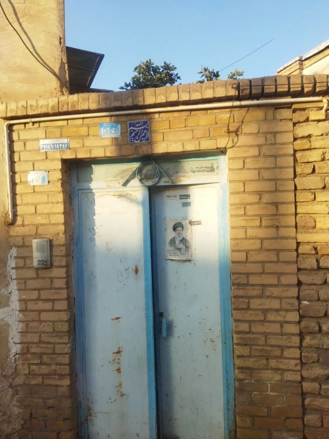 منزل دربست ۴ اتاق و حیاط