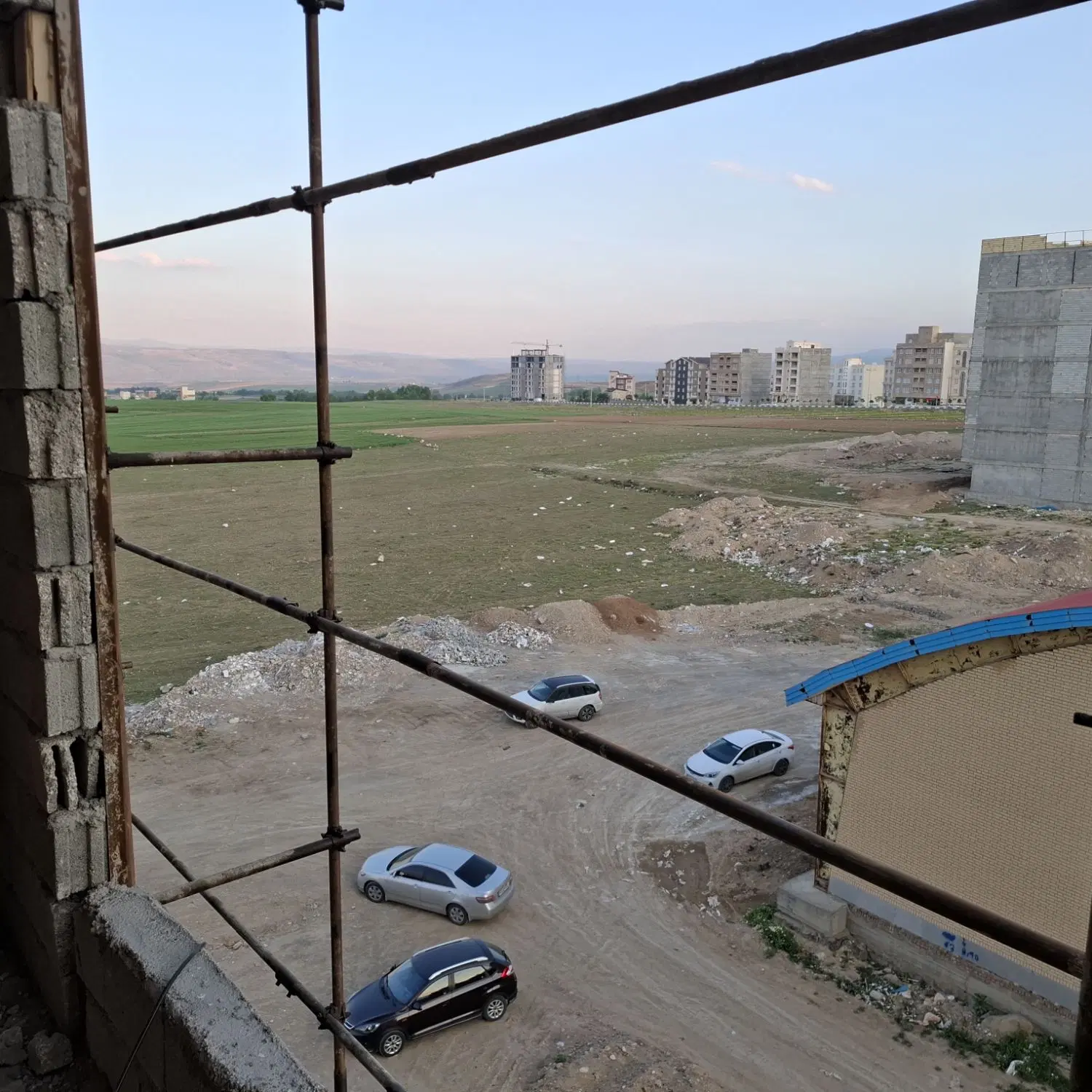 واحد ۱۲۰ متری سرعین دو نبش