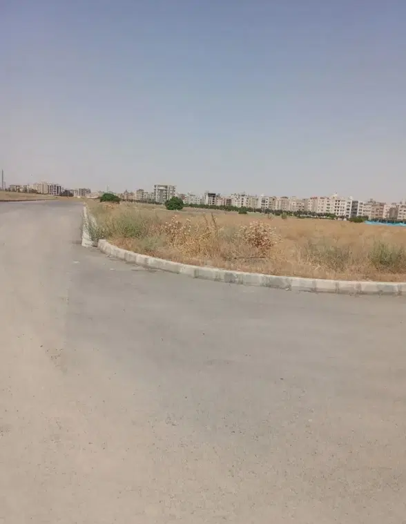 زمین واقع در سرافرازان