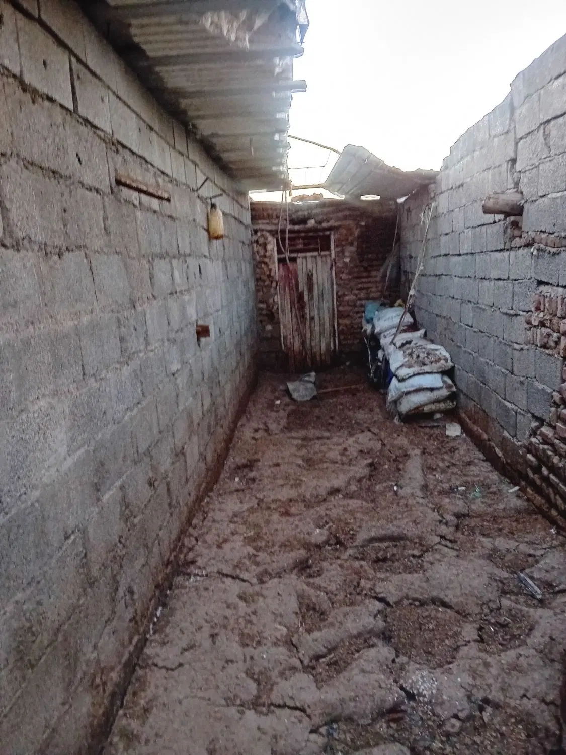 زمین بالاتر از اتوبان کسایی