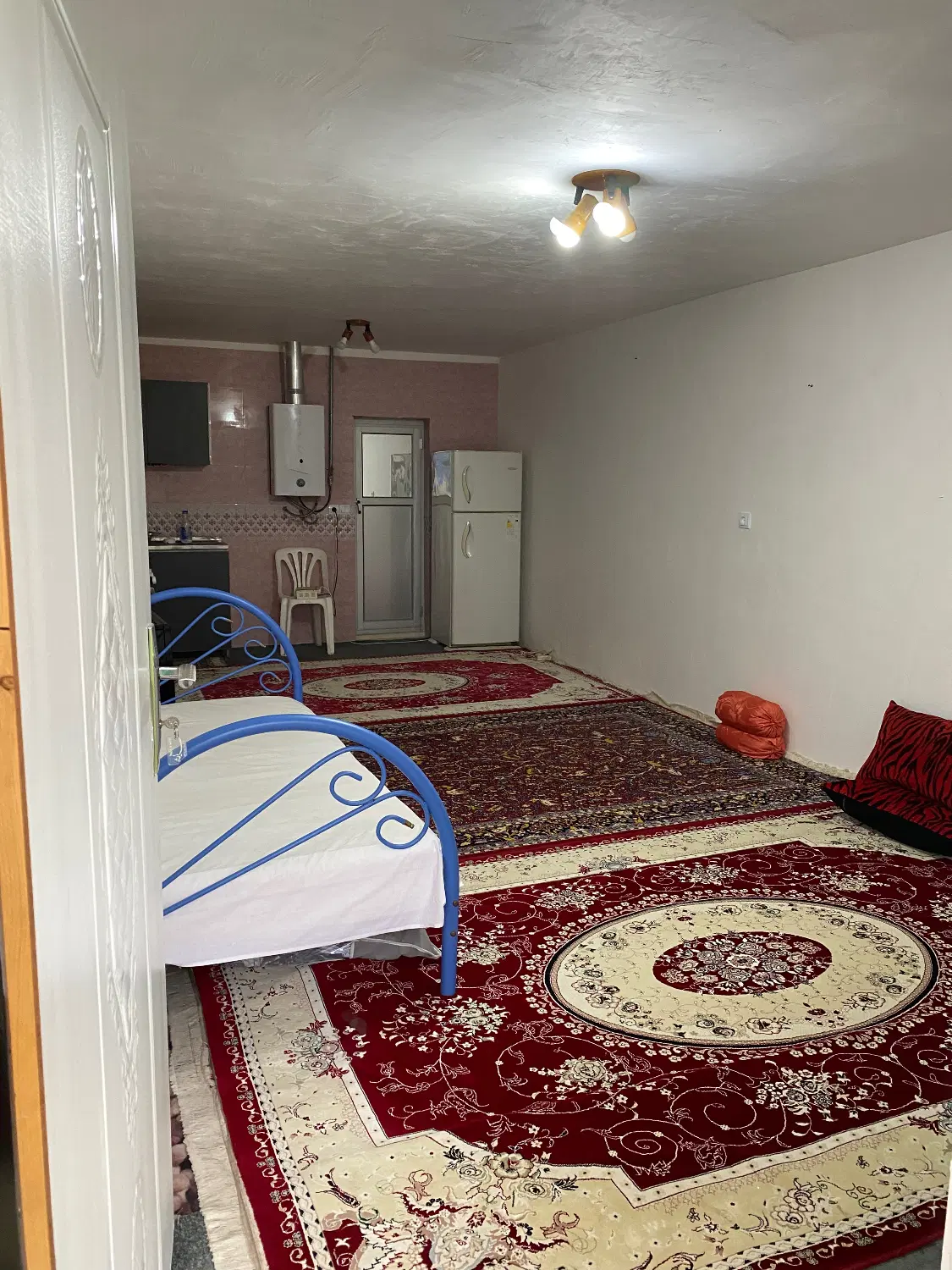 سوئیت اجاره ای حیاط دار