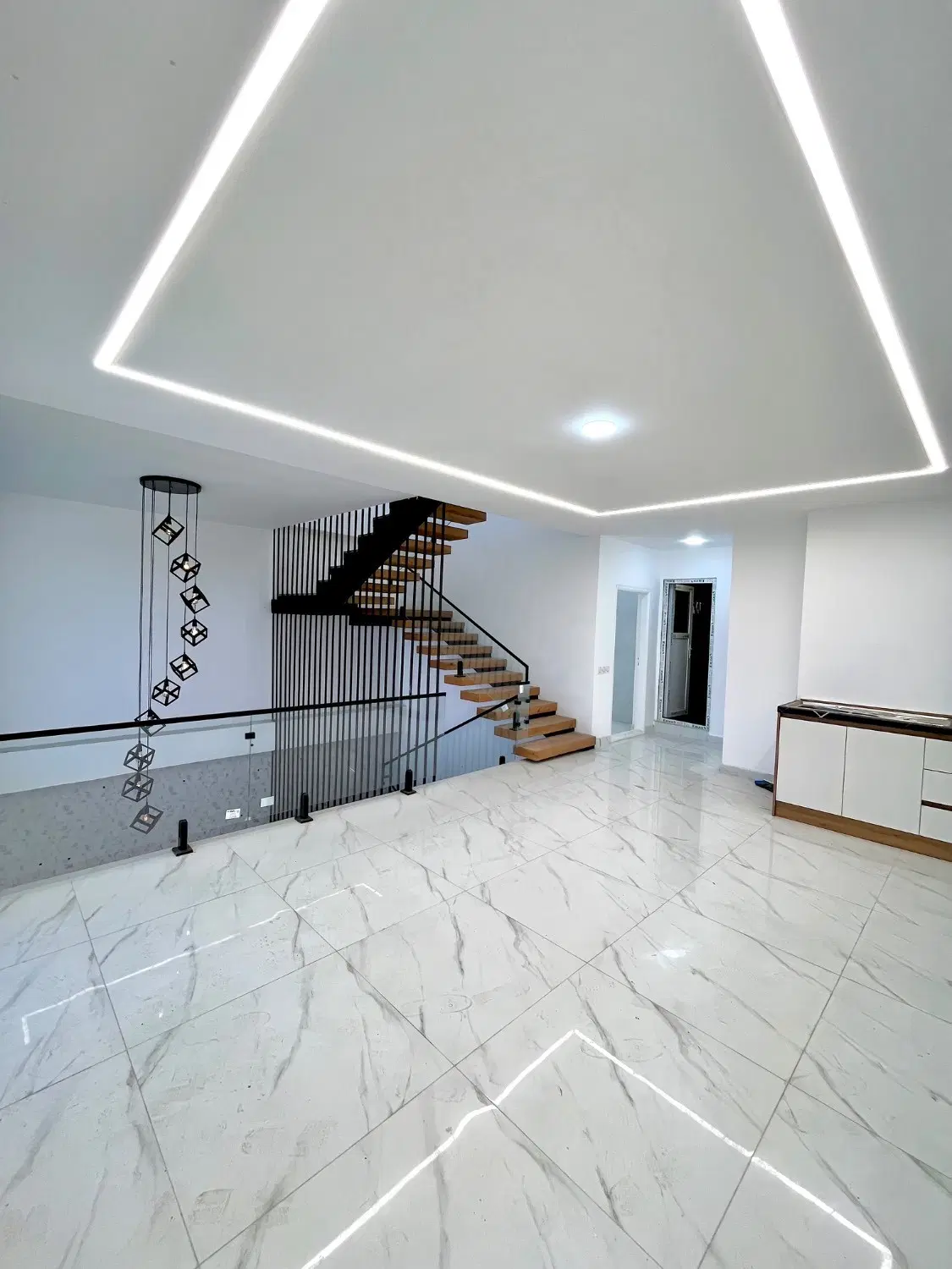 عمارت ۷۰۰ متری شمال جنگلی امیرآباد پنج خواب