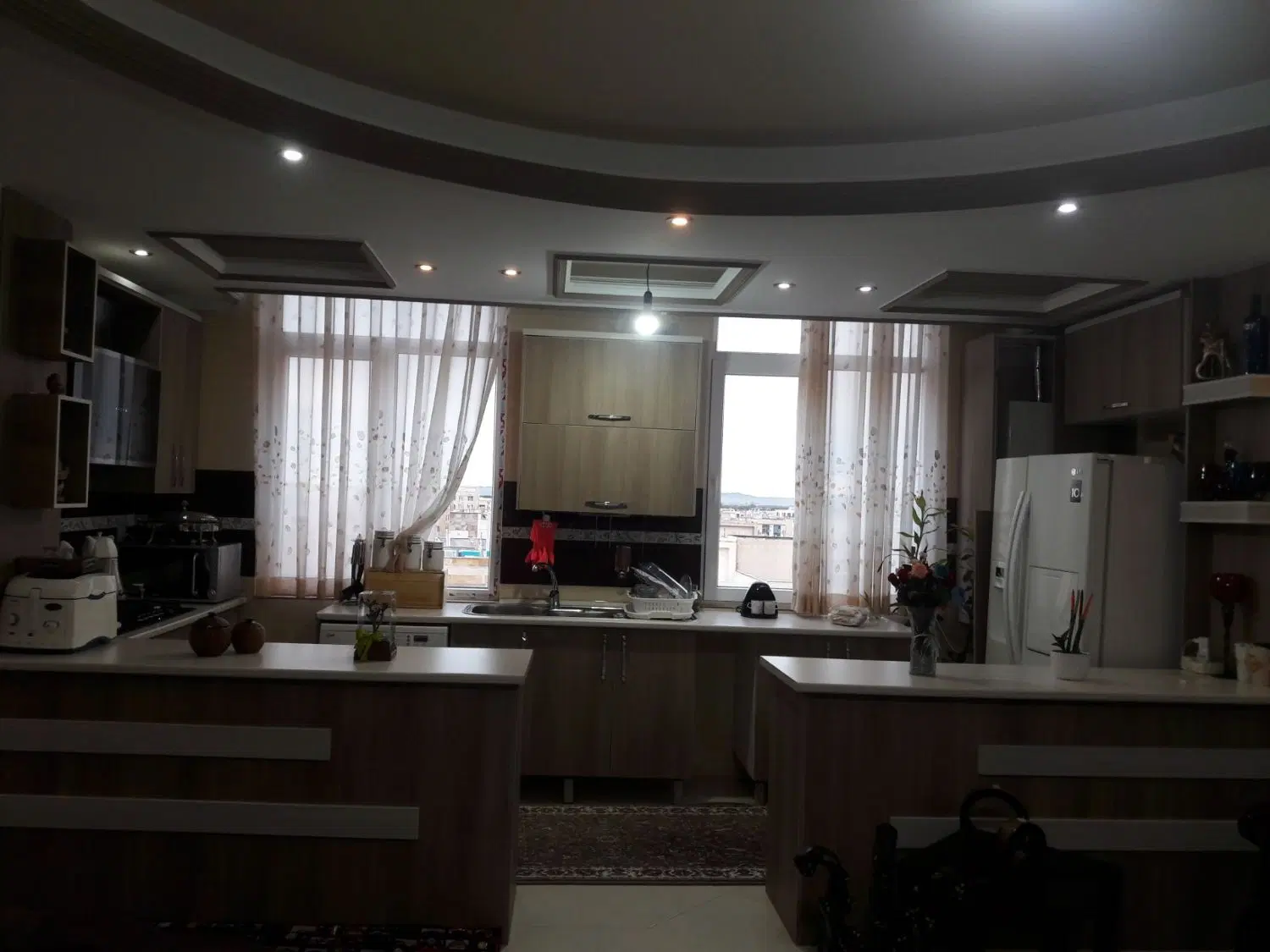 ۹۰ متر خوش نقشه با پارکینگ و آسانسور
