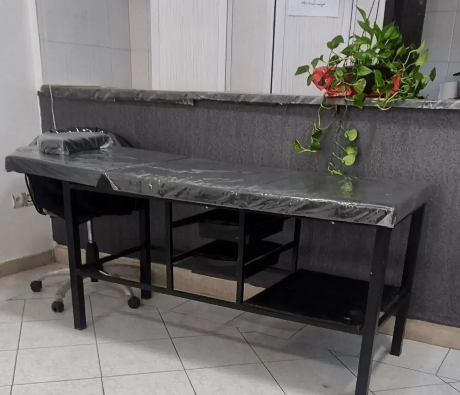 اجاره اتاق و  تخت مژه و میز ناخن