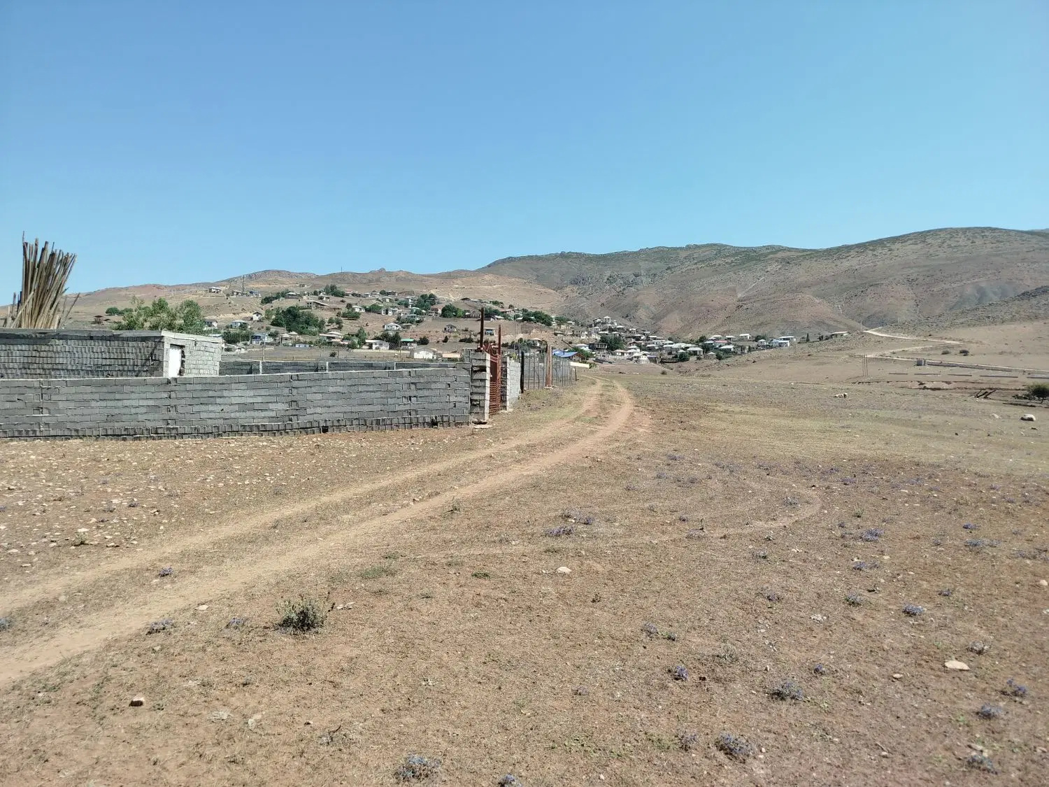 زمین فروشی
