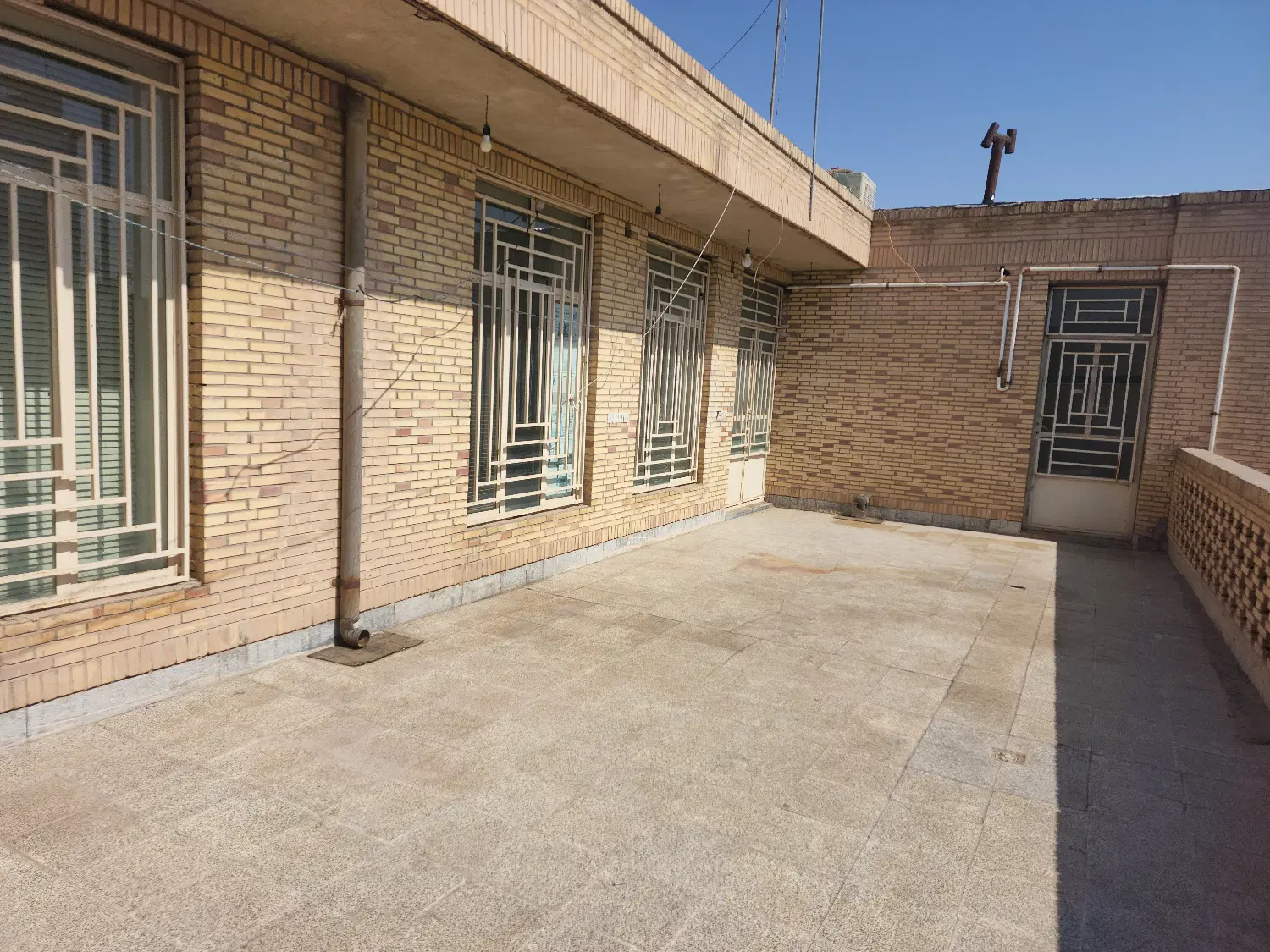 اجاره منزل تک واحدی طبقه بالا
